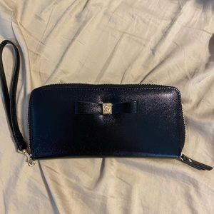 Black wristlet